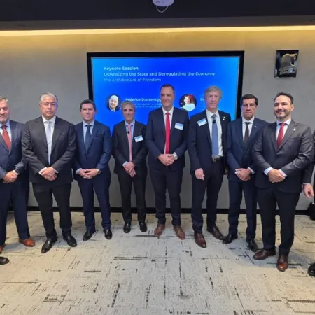 Valdés se reunió con importantes inversores, CEOS y gobernadores con el objetivo de conseguir financiamiento para la provincia