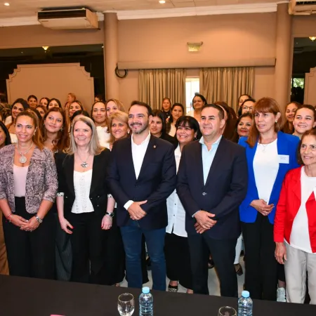 El gobernador Valdés presidió la apertura de Encuentro de Áreas Mujer de la provincia