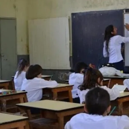 Valdés ordena reintegro a docentes y cambia el esquema de descuentos por paro