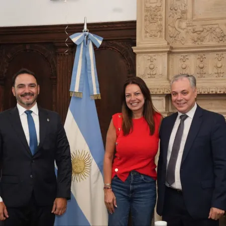 El gobernador Juan Pablo Valdés firmó el pago de la deuda de Anses con Corrientes por $40.000 millones