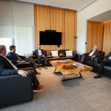 El gobernador Juan Pablo Valdés avanza en gestiones para potenciar la industria