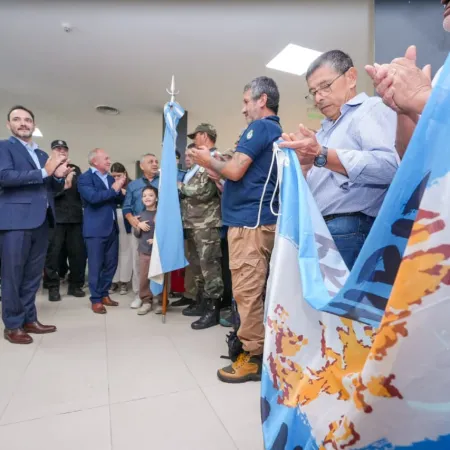El gobernador Juan Pablo Valdés despidió a los excombatientes que viajan a Malvinas