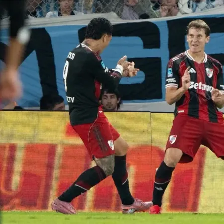 River se impuso en Avellaneda y ganó 2 a 0 ante Racing en el Torneo Apertura