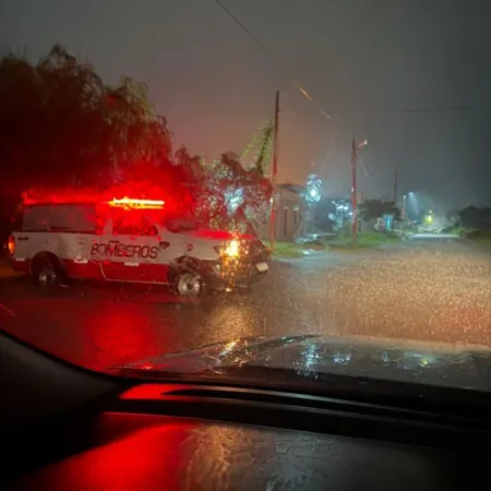 Esquina: cayeron 220 milímetros y hay barrios anegados 