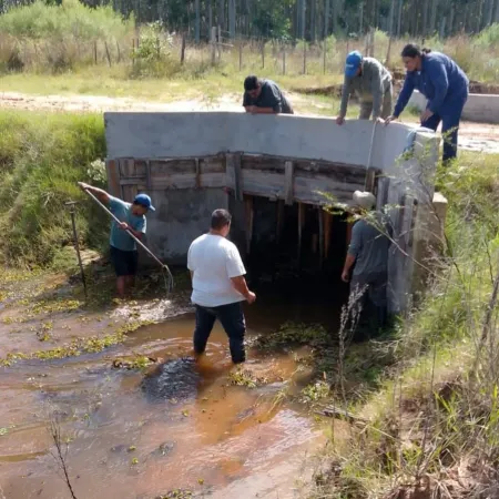 Limpieza urgente en canal clave evitó posibles inundaciones en Esquina