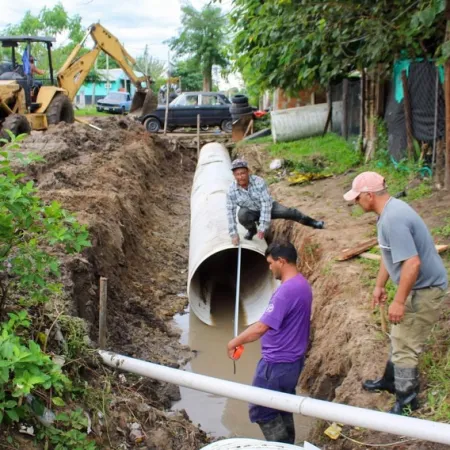 Avanza el plan de desagües en Esquina: colocan nuevos tubos en puntos clave de la ciudad