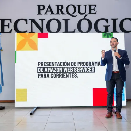 Juan Pablo Valdés firmó acuerdo con Amazon: capacitaciones gratuitas en IA y financiamiento para startups