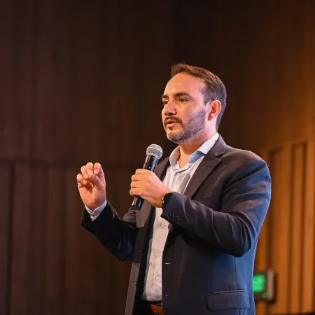 Valdés presentó ante cámaras empresariales el proyecto de la planta de fibra de pino de alta calidad