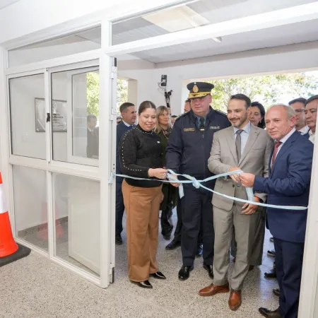 El gobernador Valdés inauguró la nueva comisaría de Parada Pucheta