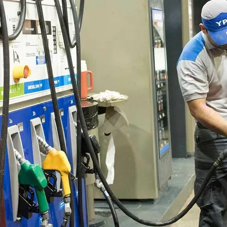 YPF aumentará un 1% el precio de los combustibles desde la medianoche de este jueves