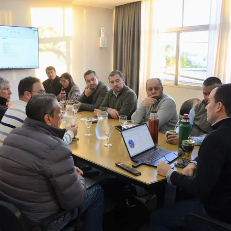 Mariano Hormaechea encabezó una reunión de gabinete junto a su equipo de trabajo