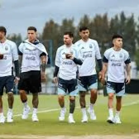 La Selección Argentina volvió a entrenarse en Kansas City y Lionel Scaloni prepara el once para el debut