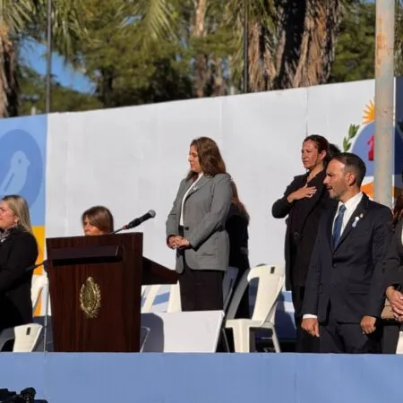 Valdés destacó los valores patrios durante la Promesa de Lealtad a la Bandera