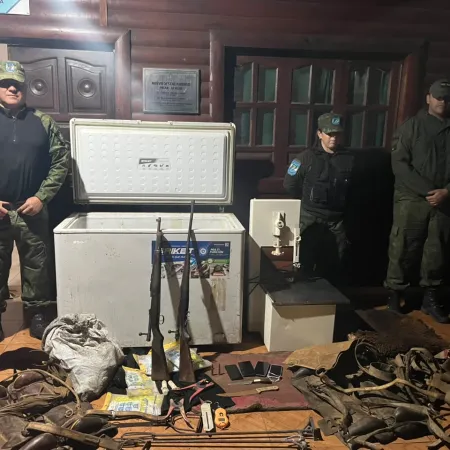 Siete allanamientos contra el abigeato: secuestran armas, celulares, carne y dejan al descubierto una presunta banda de cuatreros