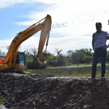 El intendente Hormaechea supervisó trabajos de limpieza y mantenimiento de canales en el barrio Santa Clara