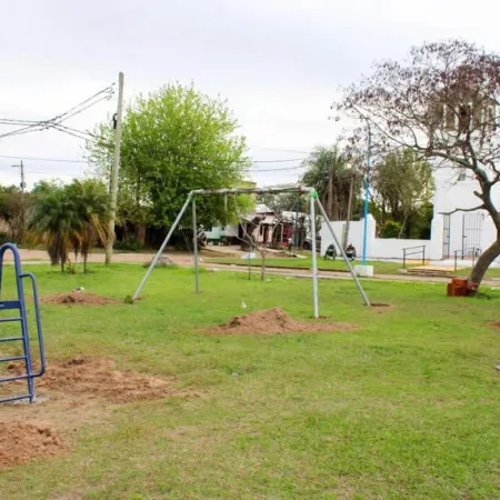 Esquina: Avanzan las obras para recuperar la Plaza Islas Malvinas y renovar su sector de juegos