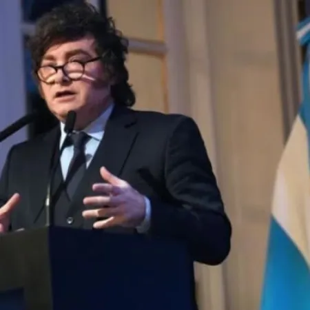 Javier Milei volvió a arremeter contra la ley de aborto: “Estamos pagando muy caro la locura de los pañuelitos verdes”