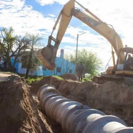 Esquina mejora su sistema pluvial: avanzan las obras en el desagüe La Morocha