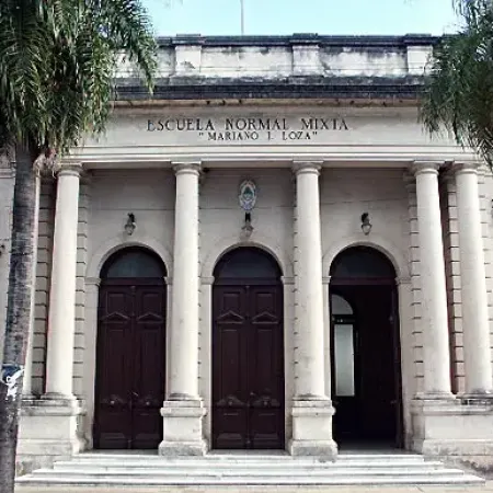 La Escuela Normal de Goya prohíbe ingresar con celulares: la medida rige desde el lunes