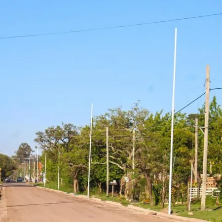 Esquina avanza con la transformación de calle Antártida Argentina y suma nueva iluminación