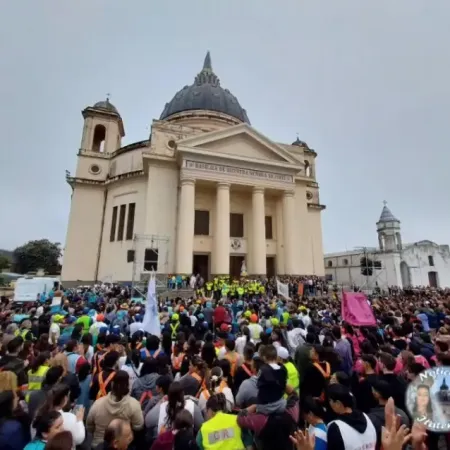Itatí desbordada de fe: miles de jóvenes llegaron para encontrarse con la Virgen