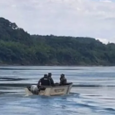 Desesperada búsqueda en el río Paraná: dos primos de 16 años están desaparecidos