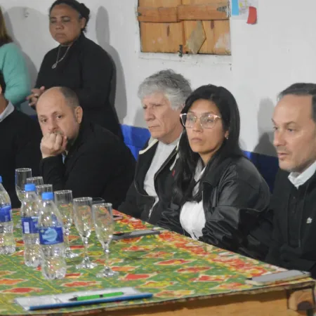 Referentes de barrios de la zona Este se reunieron con el intendente Hormaechea