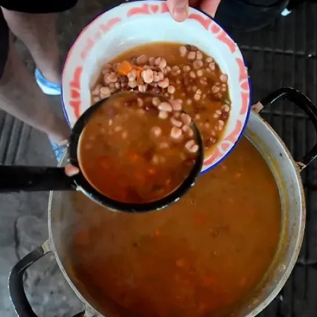 Karaí Octubre: el antiguo ritual guaraní que desafía a la miseria con comida, tradición y abundancia