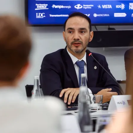 Valdés puso en París el desafío que viene para Corrientes: convertir recursos en productos con destino global