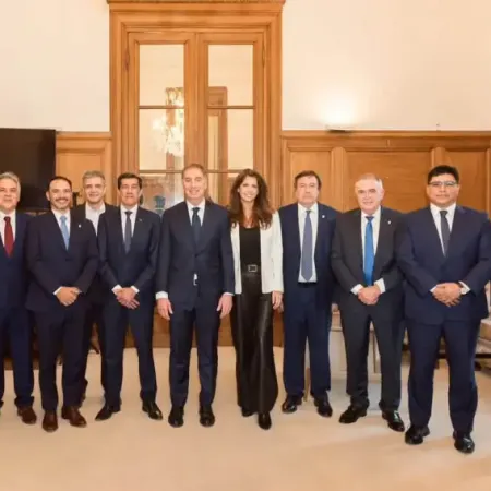 Santilli busca cerrar acuerdos con los gobernadores para avanzar con el Presupuesto 2027