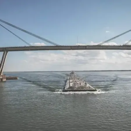 Tras el choque de un remolcador, crece la preocupación por las defensas del puente General Belgrano