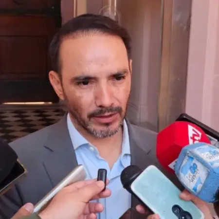 Juan Pablo Valdés anunció acuerdos con Nación para recuperar viviendas y avanzar con obras viales