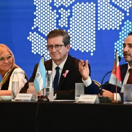 Valdés reclamó más federalismo y unidad regional en el cierre del Parlamento del Norte Grande